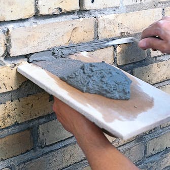 Slamma tegel: Bort med lösa fogar Slamma tegel: Bort med lösa fogar